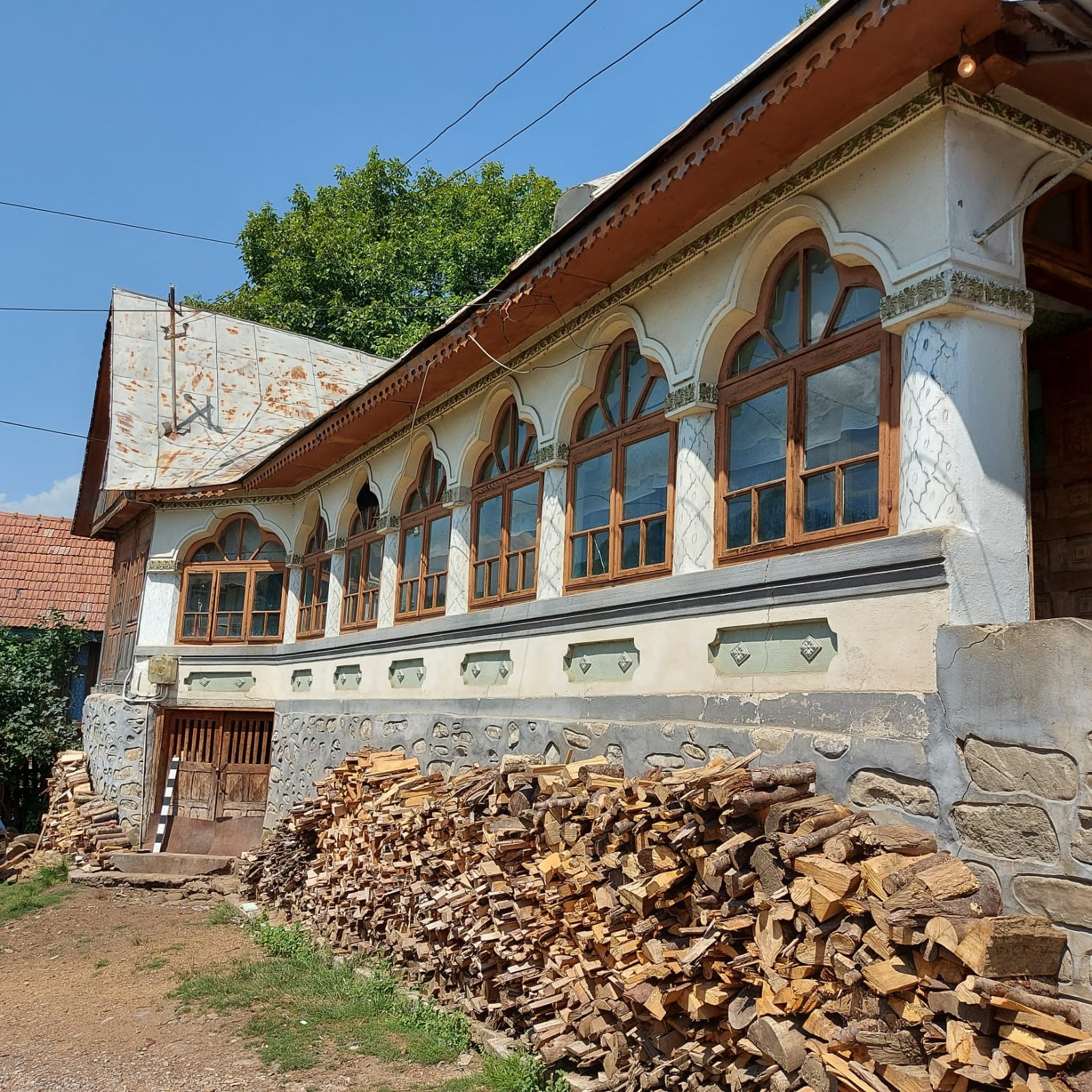 Pe Topolog în sus – o cercetare a arhitecturii vernaculare pe valea râului Topolog, jud. Argeș – Sacaliș Ruxandra PFA