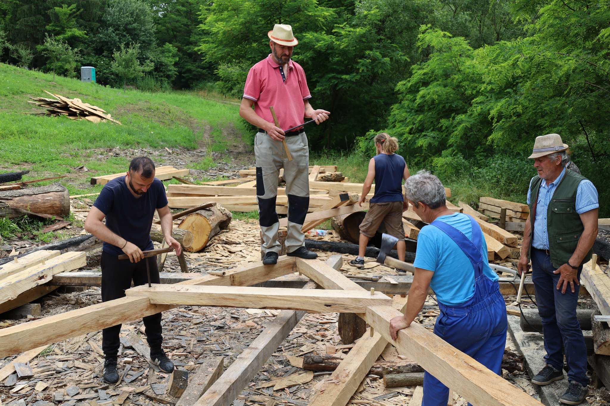 Școala de conservare a patrimoniului cultural din lemn – Atelierul meșteșugurilor tradiționale care stau la baza bisericii de lemn arse din Povergina, 2023 – Asociația Biserici Înlemnite