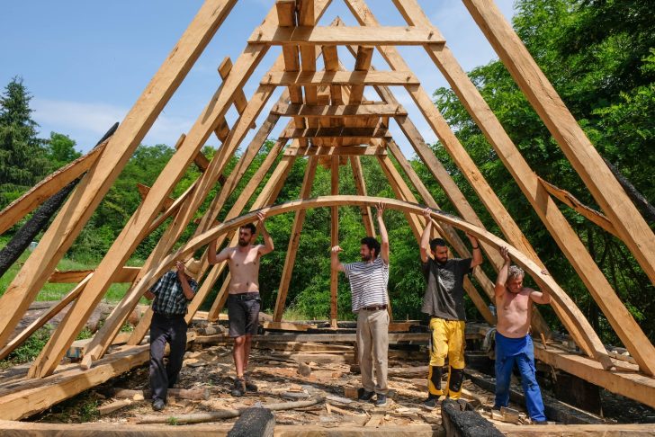 Școala de conservare a patrimoniului cultural din lemn – Atelierul meșteșugurilor tradiționale care stau la baza bisericii de lemn arse din Povergina, 2023 – Asociația Biserici Înlemnite