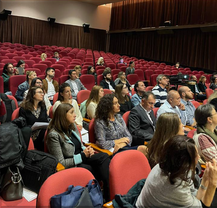 Cine ascultă o casă? – Asociația Human Made Art