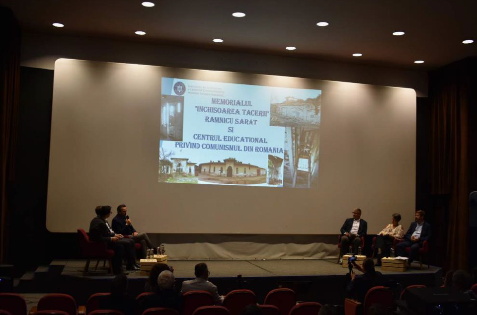 Cine ascultă o casă? – Asociația Human Made Art