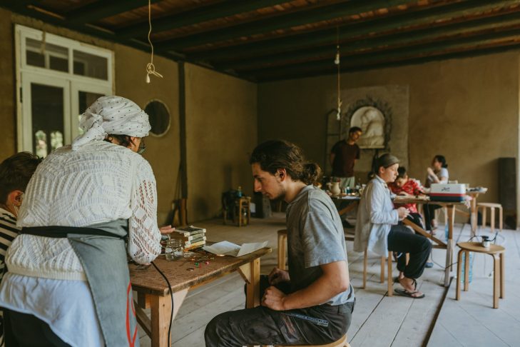 Festivalul Batem fierul la conac! Şcoala internaţională de feronerie de artă şi meşteşuguri în construcţii, 2022 – Asociația Maria