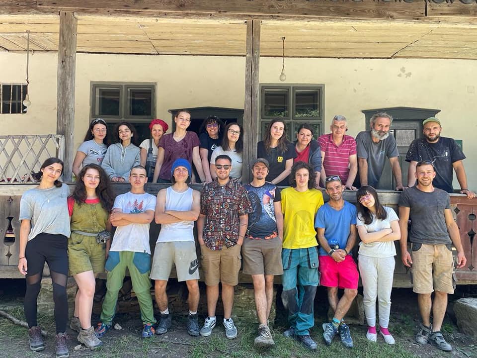 Adoptă o Casă la Roșia Montană. Școala de Vară ARA – ediția a 16-a (2023): Acțiuni de promovare și valorificare a patrimoniului cultural și natural de la Roșia Montană – Asociația Arhitectură. Restaurare. Arheologie (ARA)