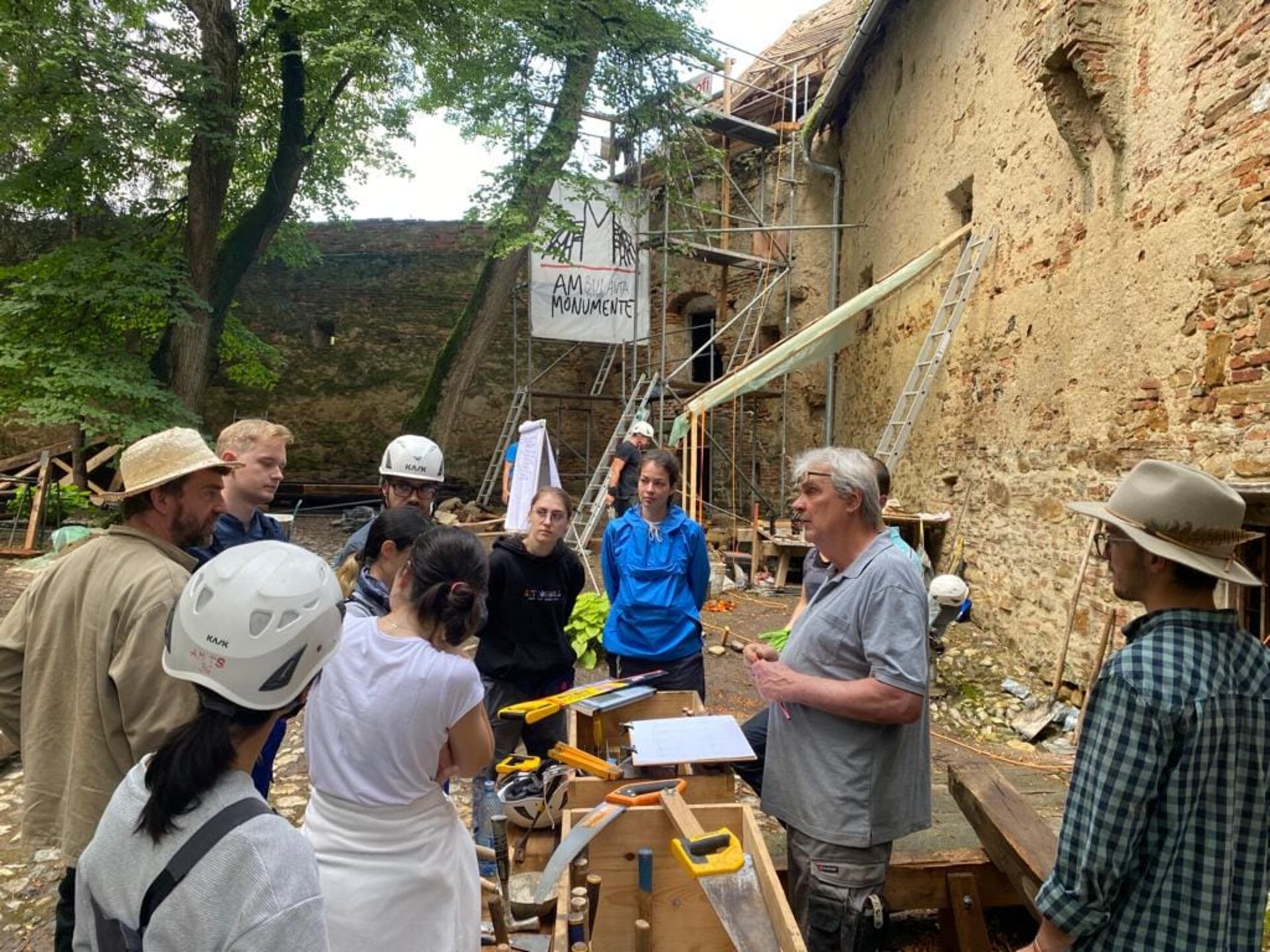 Tradiție și Tehnologie – Tehnici de restaurare și vizualizări ale patrimoniului în VR la Dealu Frumos” – Filială Teritorială București a OAR și Universitatea de Arhitectură și Urbanism „Ion Mincu”