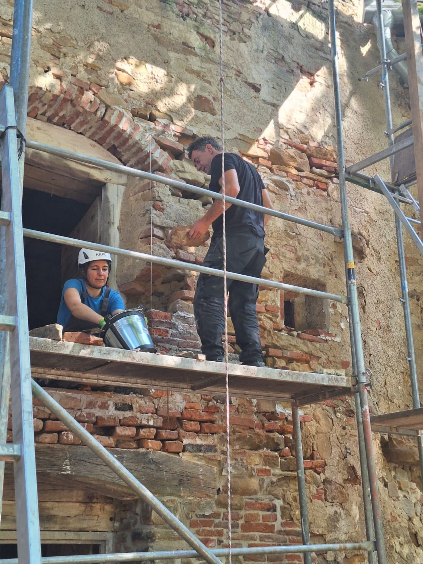 Tradiție și Tehnologie – Tehnici de restaurare și vizualizări ale patrimoniului în VR la Dealu Frumos” – Filială Teritorială București a OAR și Universitatea de Arhitectură și Urbanism „Ion Mincu”