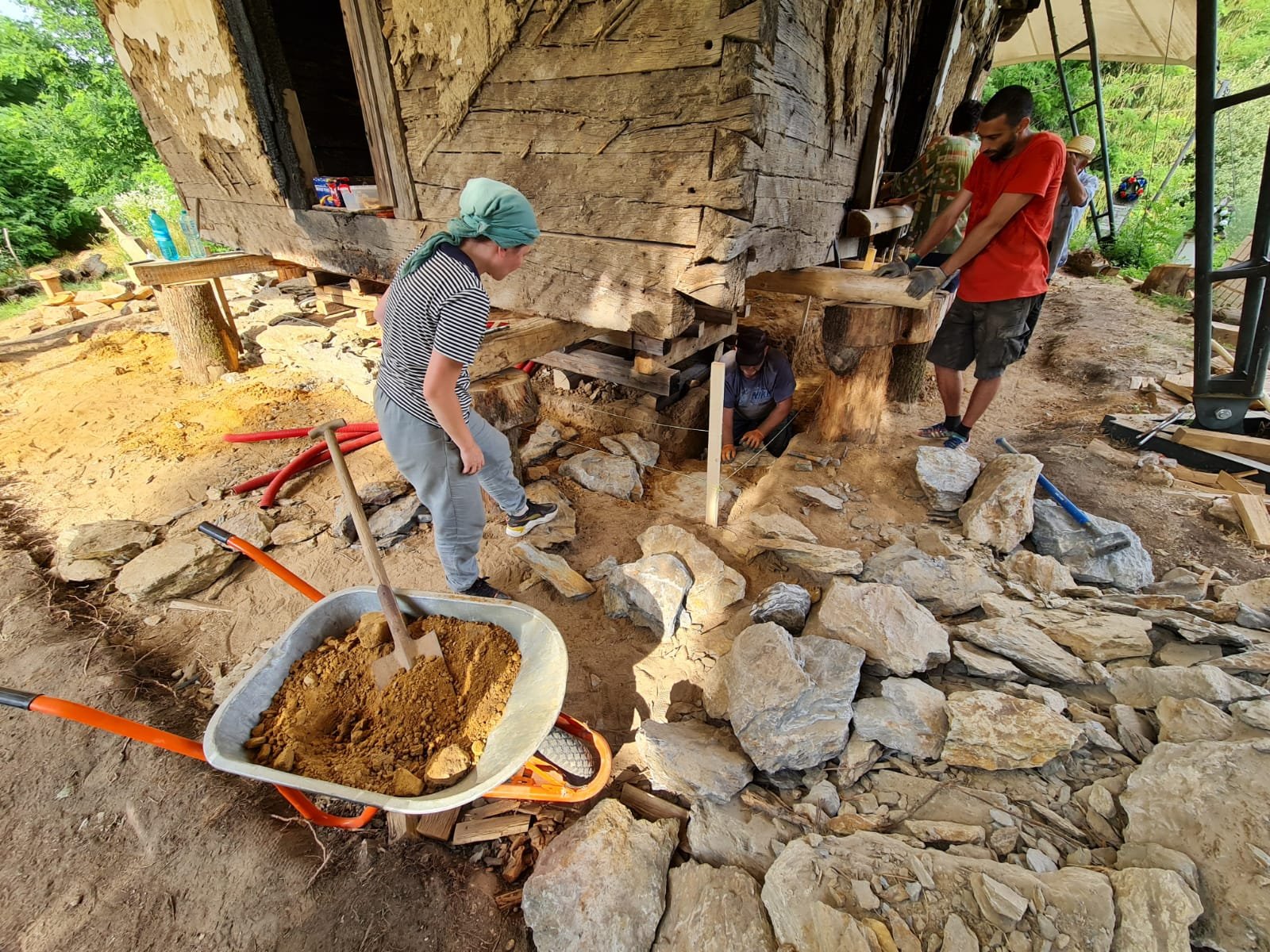 Școala de conservare a patrimoniului cultural din lemn – Atelierul meșteșugurilor tradiționale care stau la baza bisericii de lemn arse din Povergina, 2022 – Asociația Biserici Înlemnite