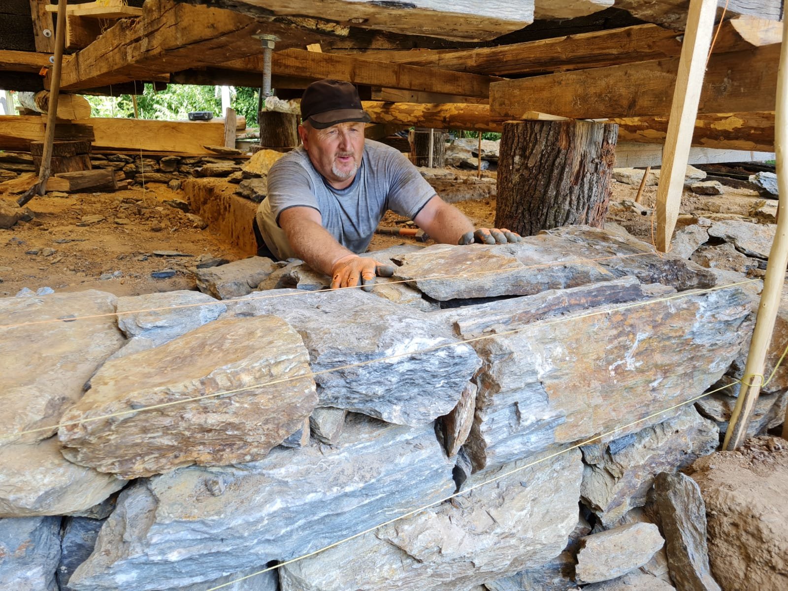 Școala de conservare a patrimoniului cultural din lemn – Atelierul meșteșugurilor tradiționale care stau la baza bisericii de lemn arse din Povergina, 2022 – Asociația Biserici Înlemnite