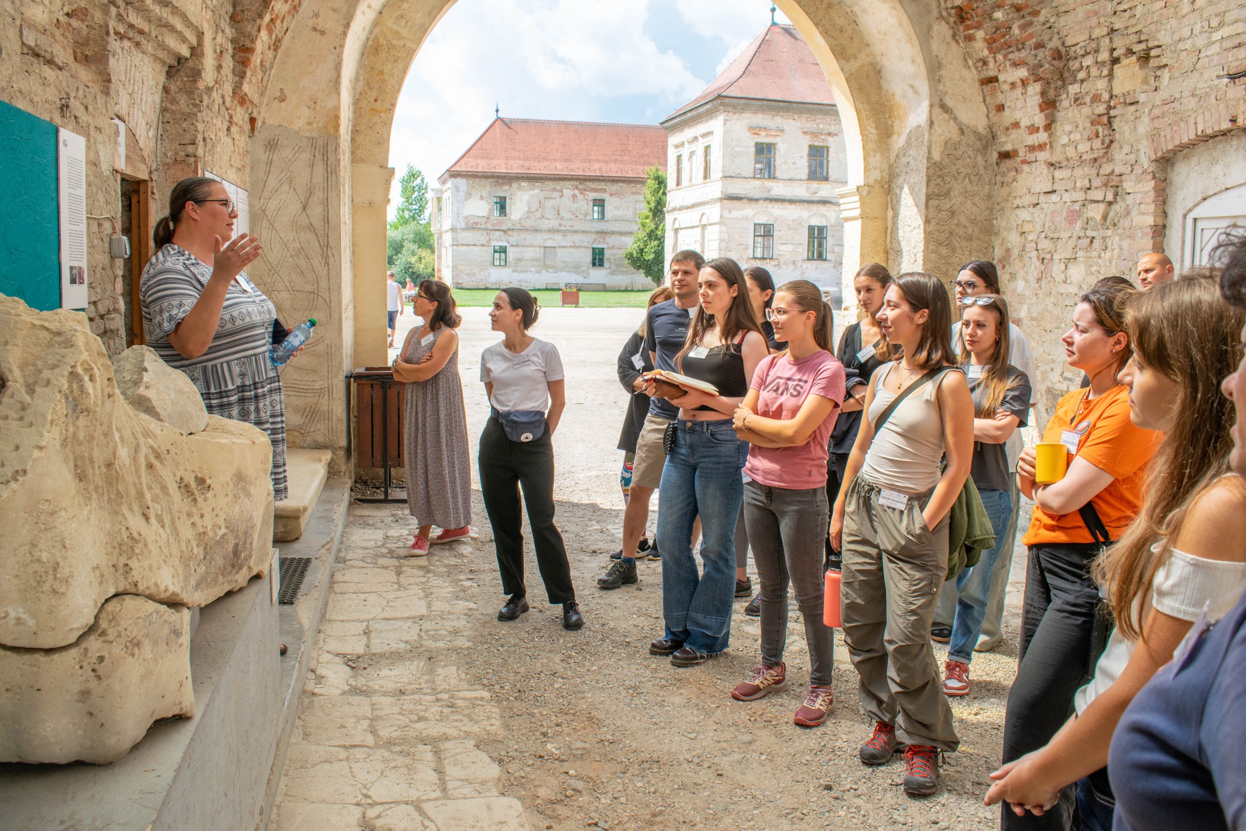 Tabără de restaurare la Castelul Bánffy din Bonțida 2025 – Fundația Transilvania Trust