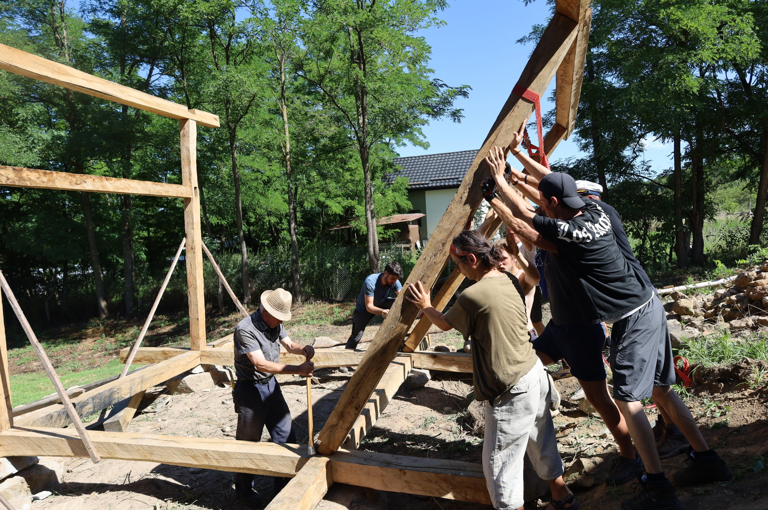 Școala de conservare a patrimoniului cultural din lemn – Atelierul meșteșugurilor tradiționale care stau la baza bisericii de lemn arse din Povergina, 2025 – Asociația Biserici Înlemnite