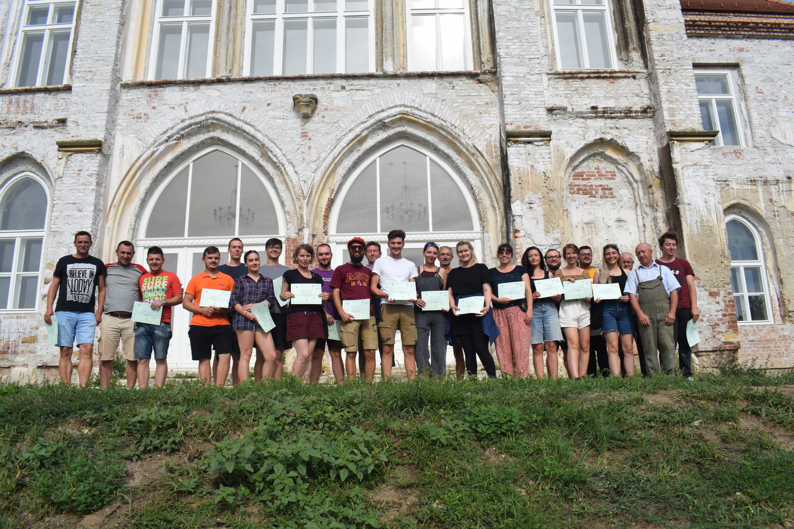 Tabără de restaurare la Castelul Bánffy din Bonțida 2022 – Fundația Transilvania Trust