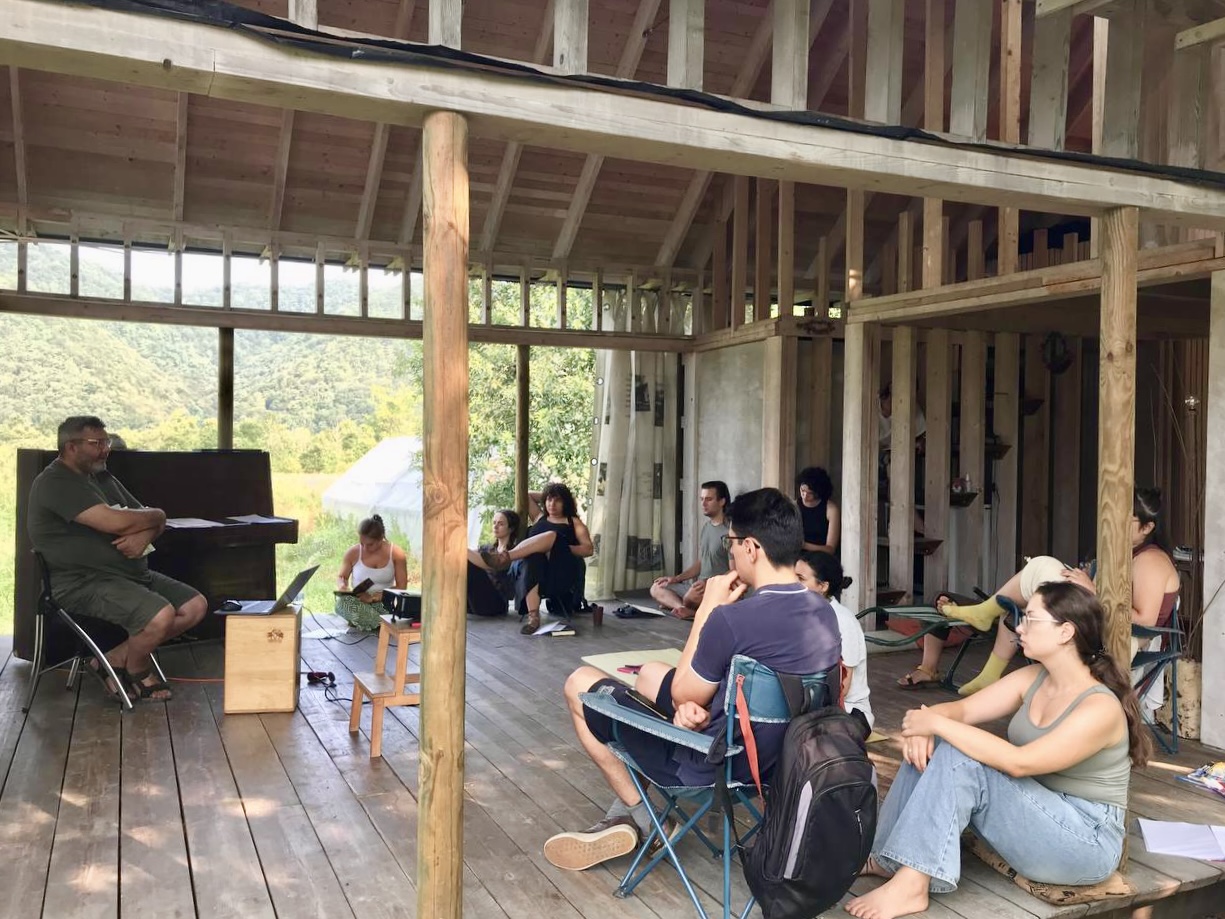 Între filoSOFIE și Meșteșug – Fundația Archaeus