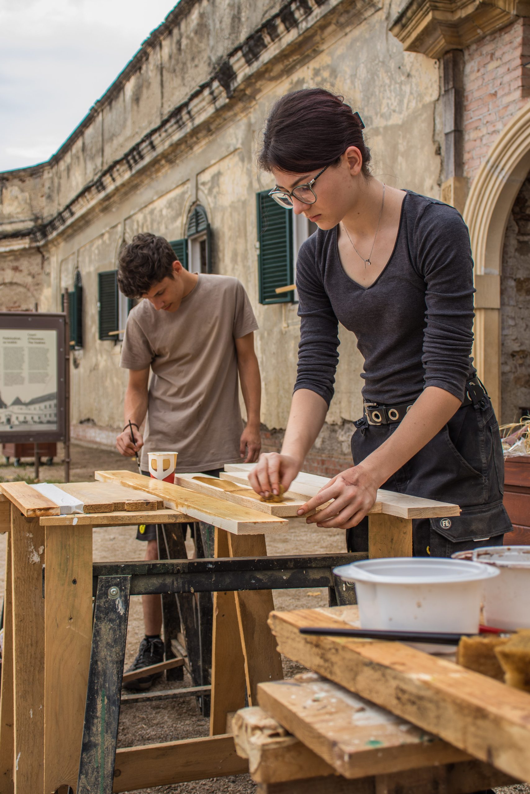 Tabără de restaurare la Castelul Bánffy din Bonțida 2024 – Fundația Transilvania Trust