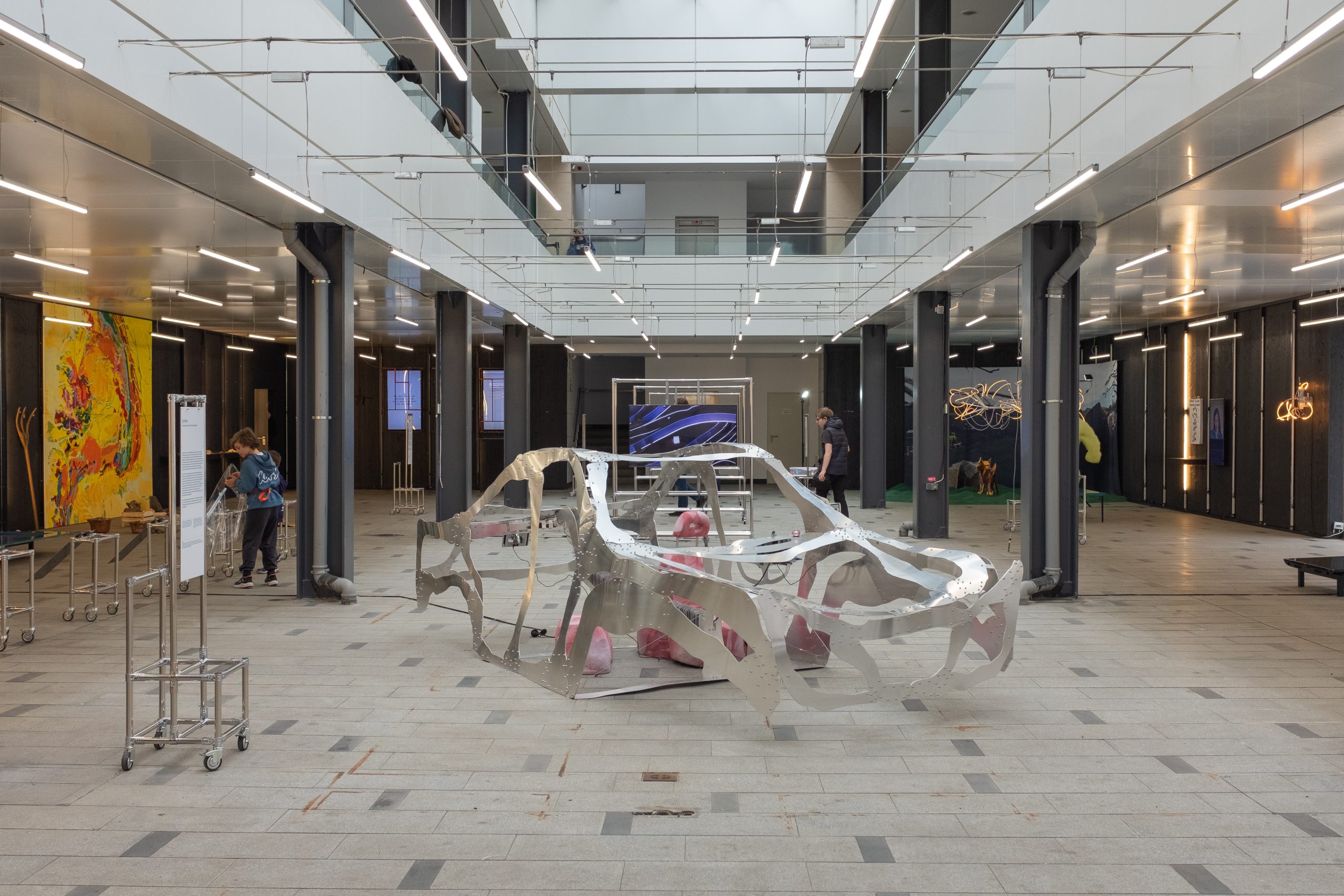 Itinerarea expoziției „Semnalizatoare – Designul nu este un Panou de Bord” – Asociația FABER