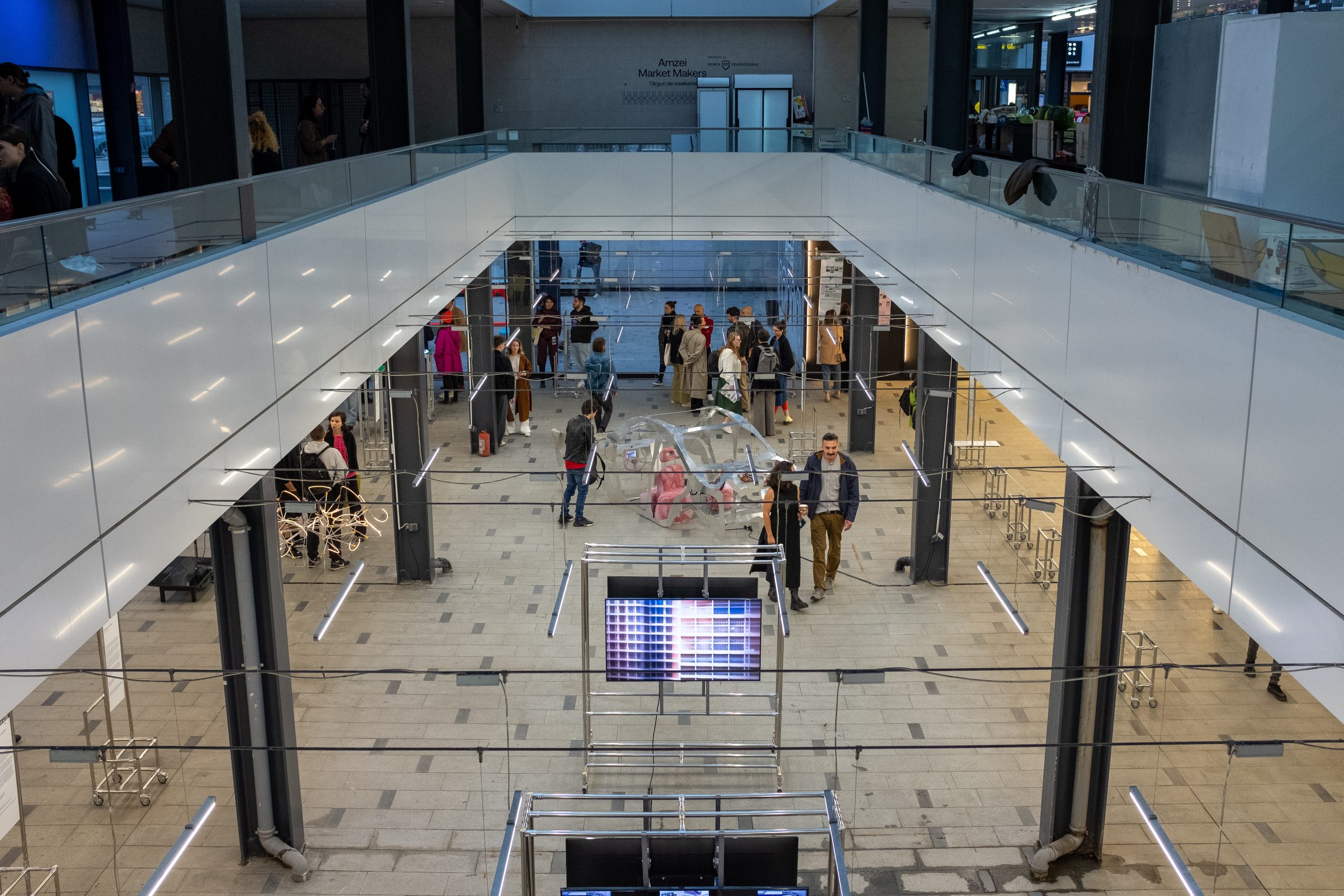 Itinerarea expoziției „Semnalizatoare – Designul nu este un Panou de Bord” – Asociația FABER