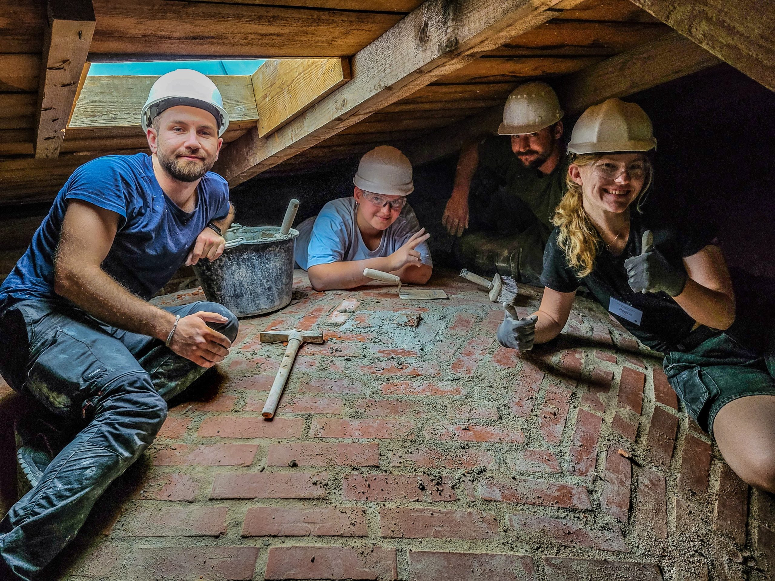 Tabără de restaurare la Castelul Bánffy din Bonțida 2024 – Fundația Transilvania Trust