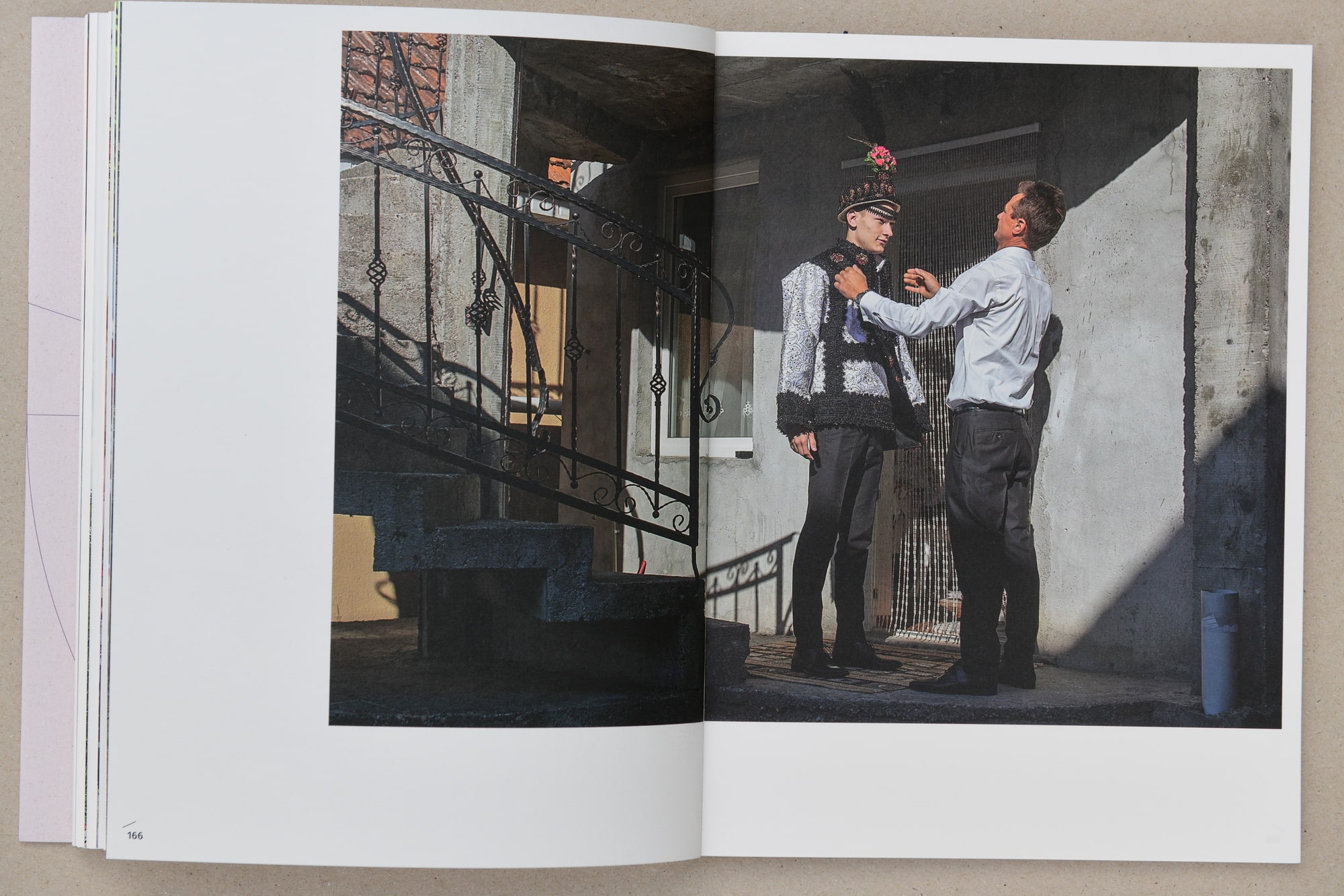 Mândrie și beton. După 10 ani – Asociația Centrul de Fotografie Documentară (CdFD)