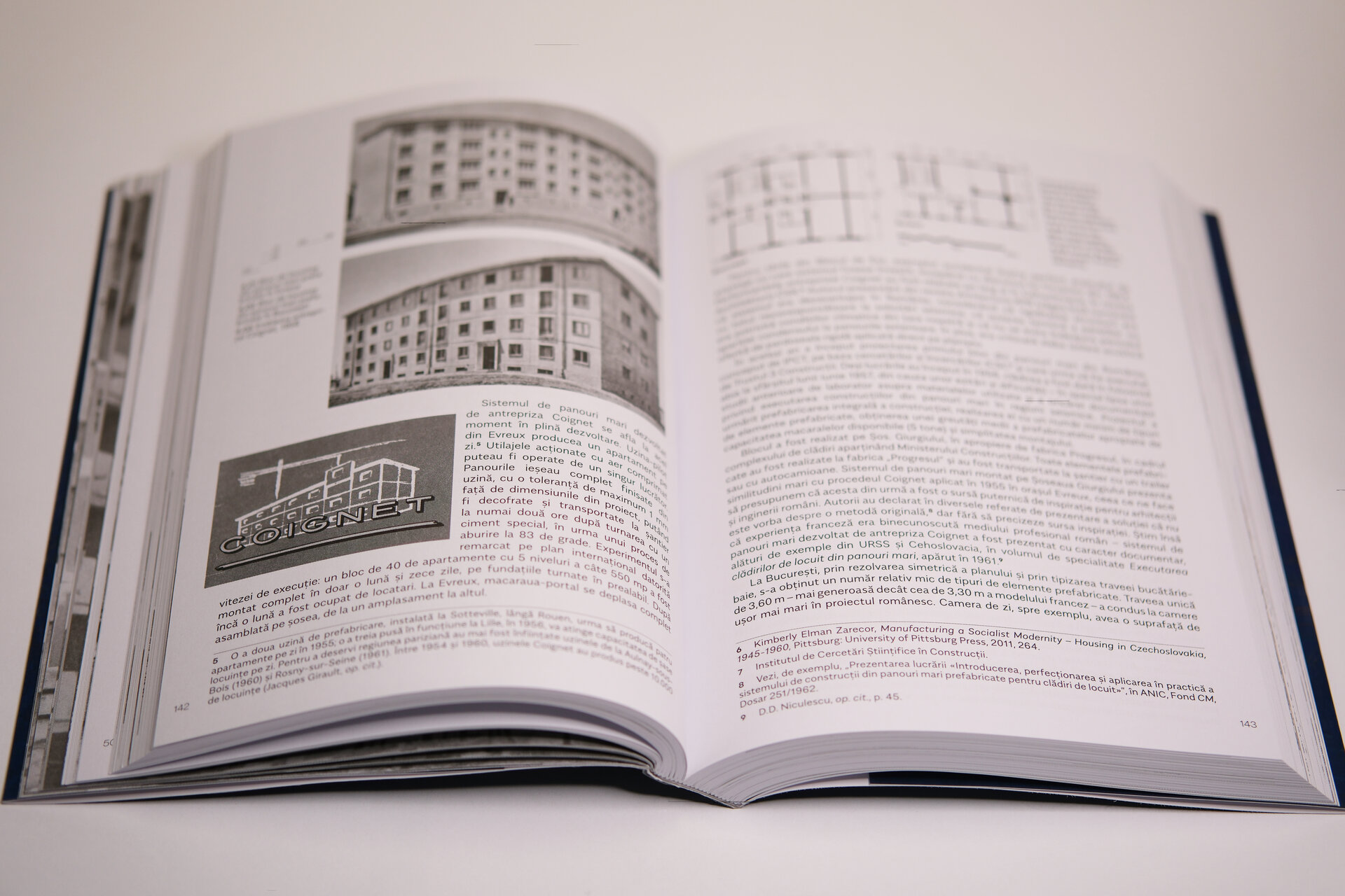 Prefabricat în România. Un secol de industrializare a construcției de locuințe – Positif Concept/ Editura Ozalid
