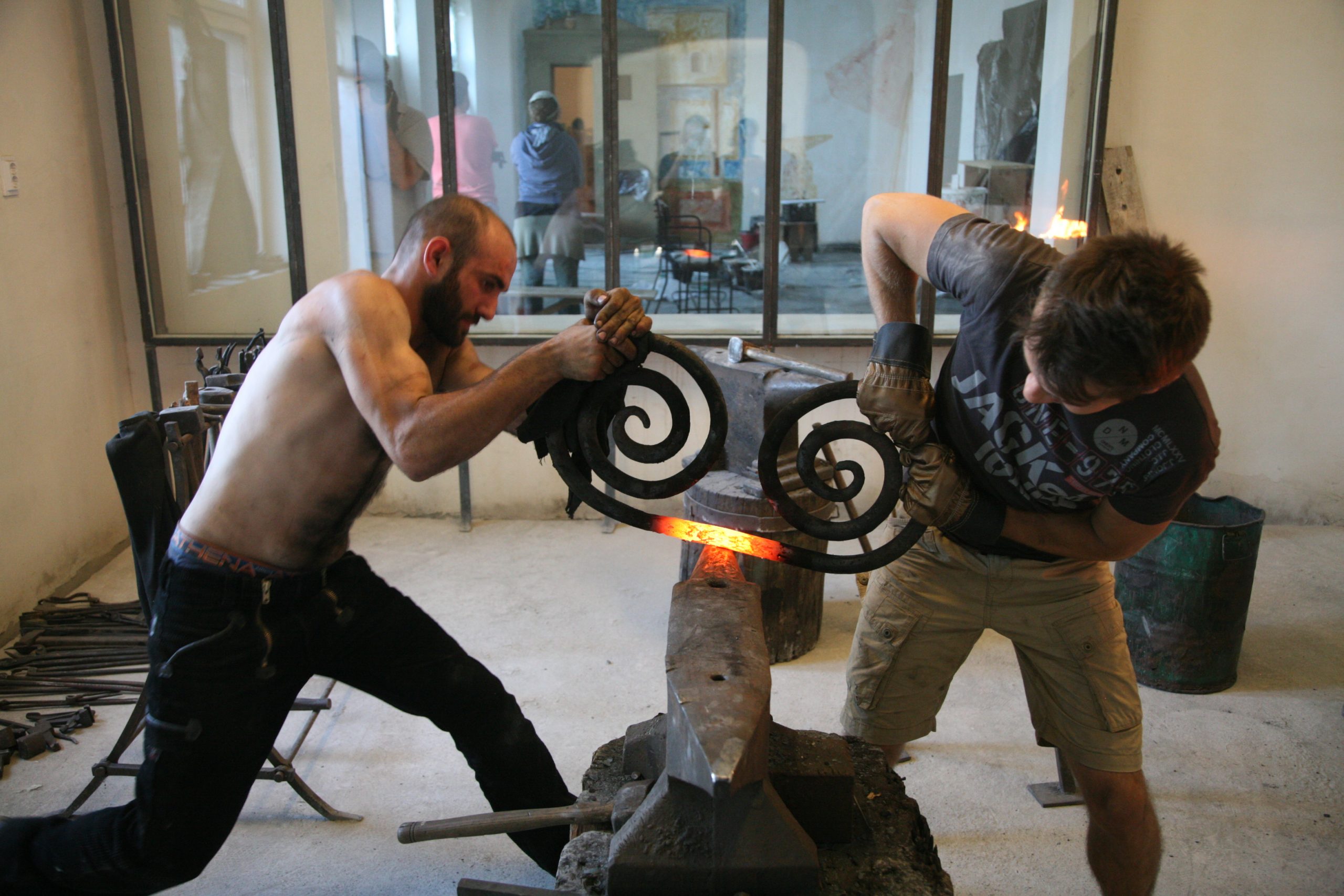 Festivalul Batem fierul la conac! Şcoala internaţională de feronerie de artă şi meşteşuguri în construcţii, 2022 – Asociația Maria