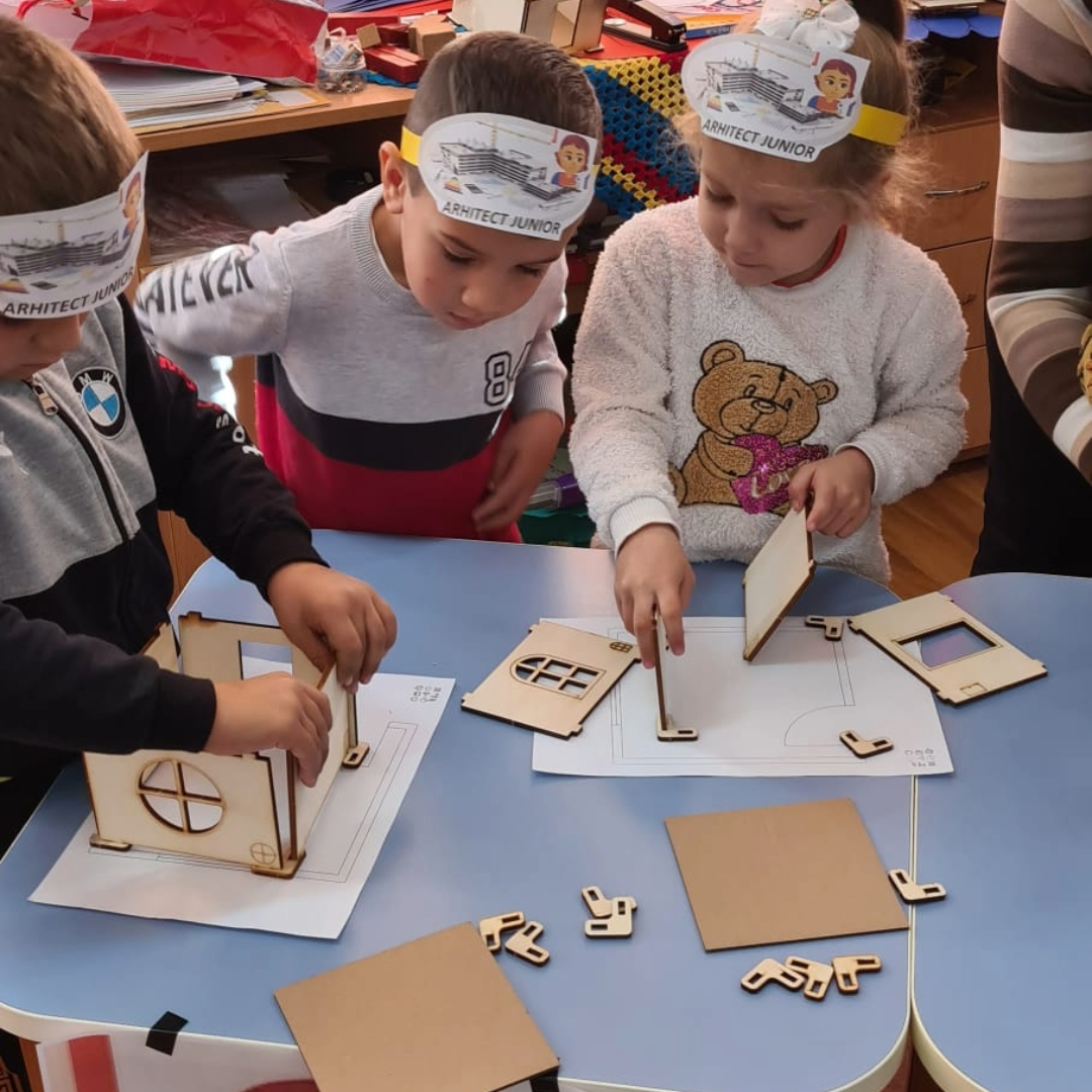 Cutia de arhitectură – Kitul de arhitectură pentru preșcolari – Asociația eematico