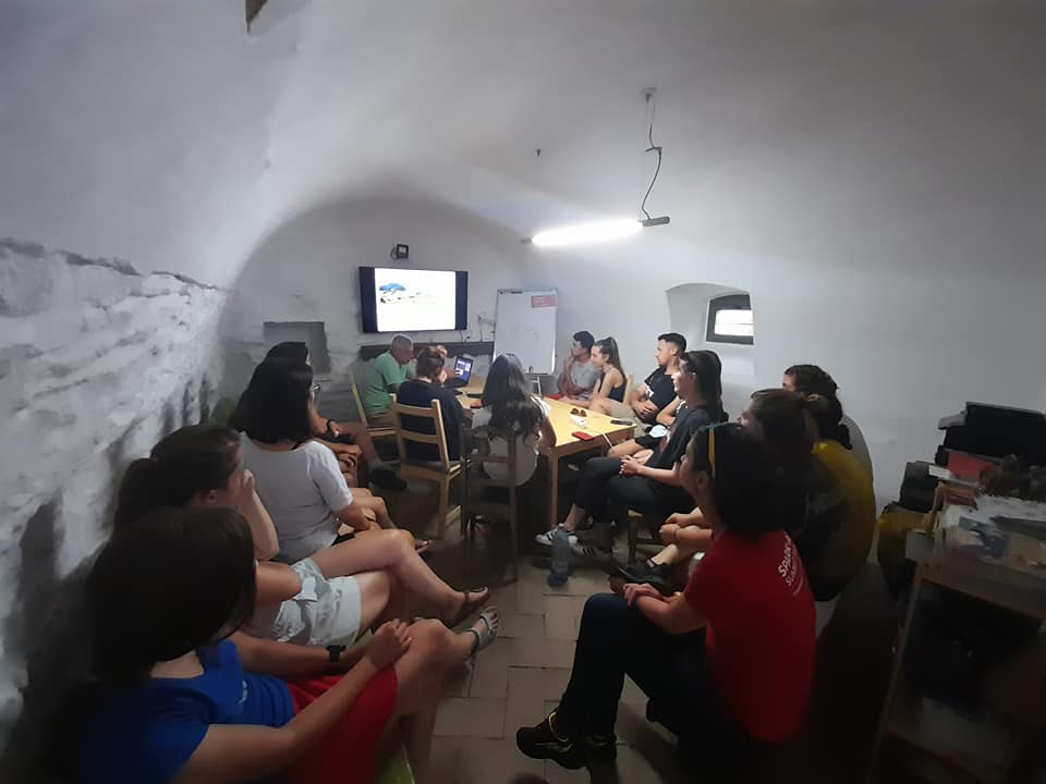 Adoptă o Casă la Roșia Montană. Școala de Vară ARA – ediția a 14-a (2021): Patrimoniul arhitectural-arheologic de la Alburnus Maior (Roșia Montană)